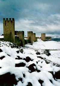 El castell d'Artajona (Navarra) a l'hivern