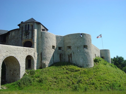 Castillo de Maule-Lextarre (Mauleón-Licharre en francés), capital histórica de Zuberoa